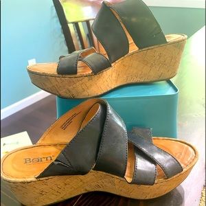 Born leather platform slide. Size 10.